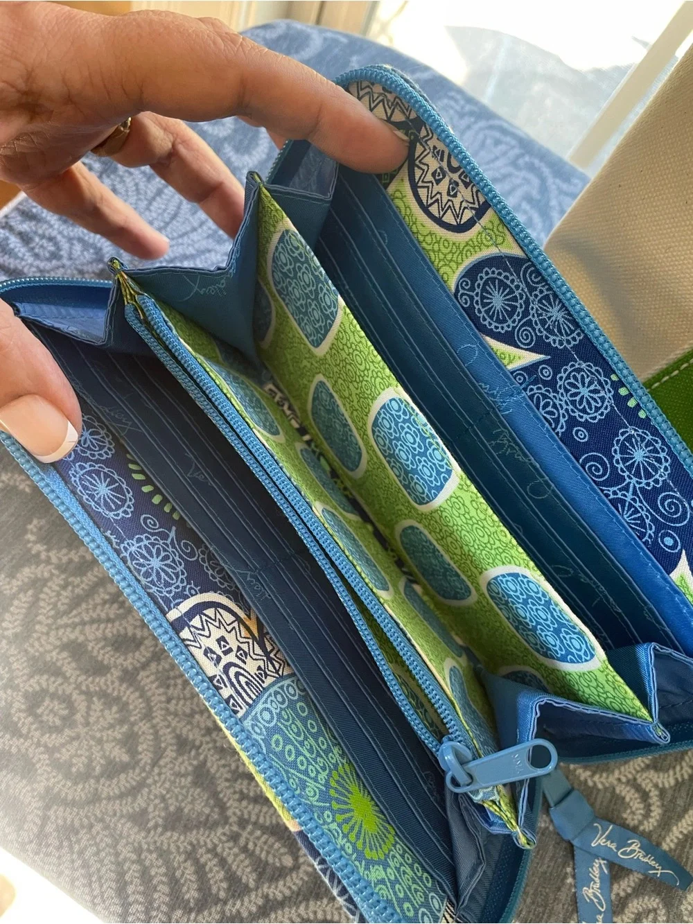 Vera Bradley Blue Ribbon Zip Pull with Lime Green Trim - Picture 1 of 4